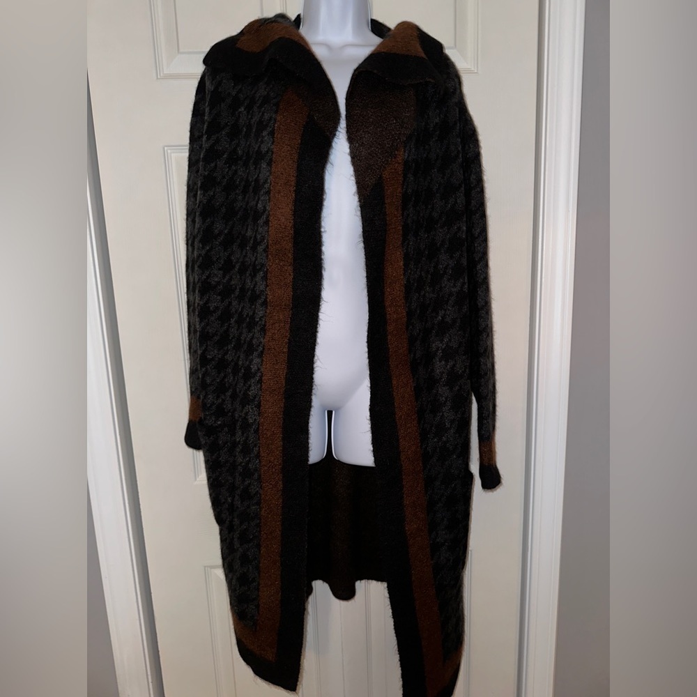 Max studio. Open long cardigan. Size small